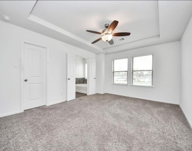 7638 Nevaeh Crest Path - Photo Thumbnail 24