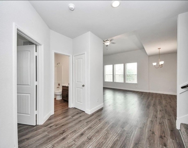 7638 Nevaeh Crest Path - Photo Thumbnail 4