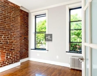 Mott Street - Photo Thumbnail 3
