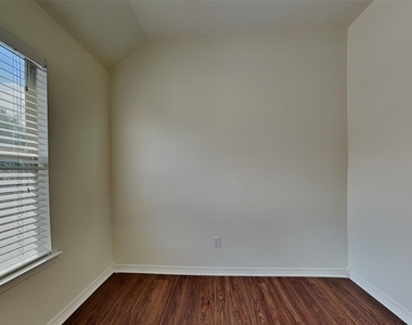 30622 N Sulphur Creek Drive - Photo Thumbnail 16