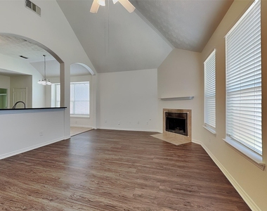 30622 N Sulphur Creek Drive - Photo Thumbnail 5