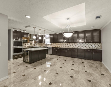 5147 Beechnut Street - Photo Thumbnail 8