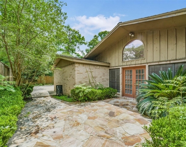 5147 Beechnut Street - Photo Thumbnail 4
