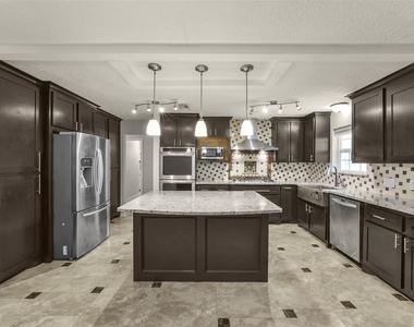 5147 Beechnut Street - Photo Thumbnail 5