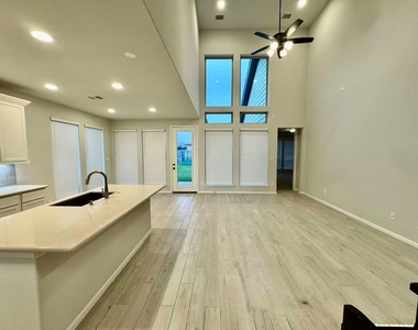 10503 Shining Dawn Way - Photo Thumbnail 4