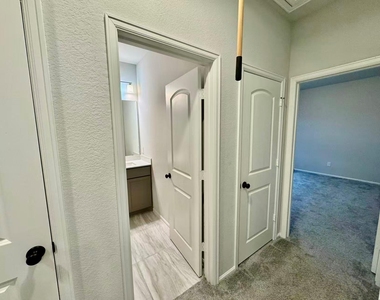 10503 Shining Dawn Way - Photo Thumbnail 23