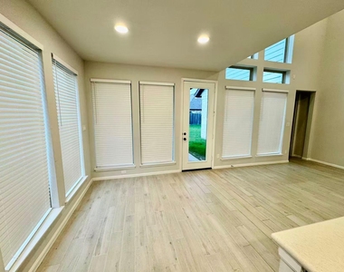 10503 Shining Dawn Way - Photo Thumbnail 9