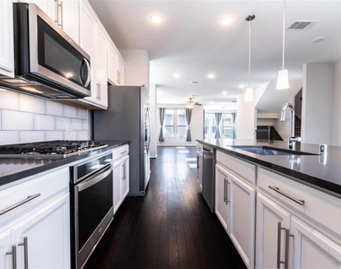 3108 Roseland Terrace Lane - Photo Thumbnail 2