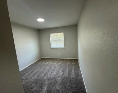 9202 Campbell Road - Photo Thumbnail 13