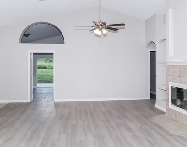 2544 Meadow Oaks Loop - Photo Thumbnail 2