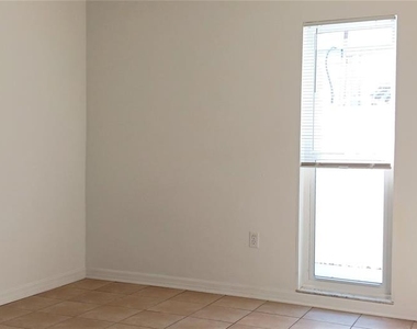 885 Beltrees Street - Photo Thumbnail 5