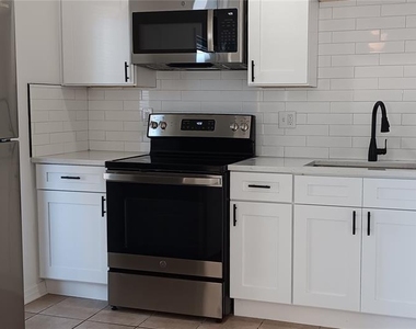 885 Beltrees Street - Photo Thumbnail 2