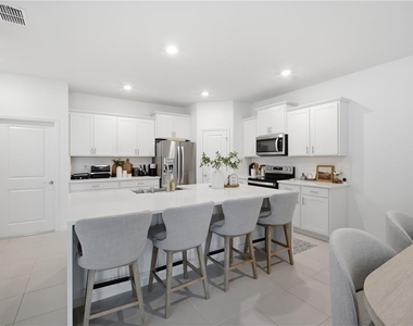 32305 Lexington Street - Photo Thumbnail 8