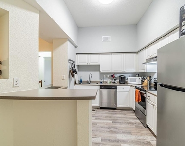 402 S Armenia Avenue - Photo Thumbnail 4