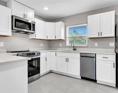 2651 1/2 2nd Avenue S - Photo Thumbnail 6