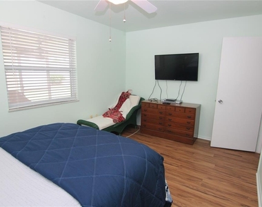 810 Oakmont Avenue - Photo Thumbnail 14