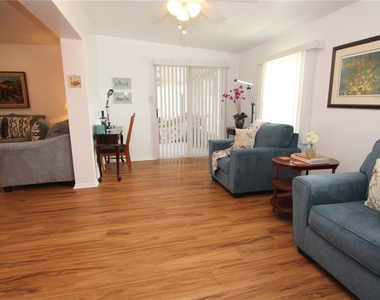 810 Oakmont Avenue - Photo Thumbnail 4