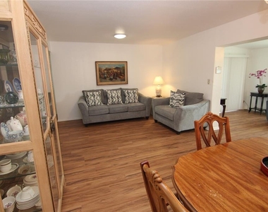810 Oakmont Avenue - Photo Thumbnail 1