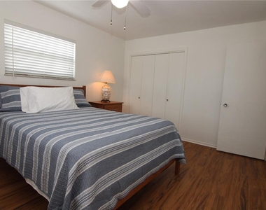 810 Oakmont Avenue - Photo Thumbnail 11