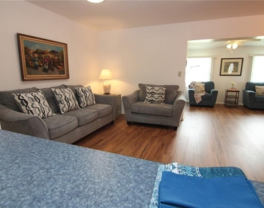 810 Oakmont Avenue - Photo Thumbnail 8