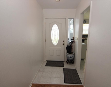 810 Oakmont Avenue - Photo Thumbnail 5