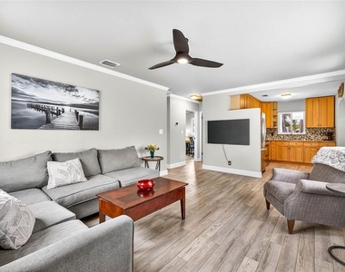 5519 Commonwealth Avenue N - Photo Thumbnail 23