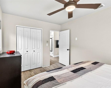 5519 Commonwealth Avenue N - Photo Thumbnail 30