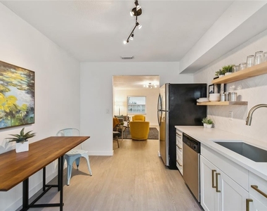 6422 S Adelia Avenue - Photo Thumbnail 4