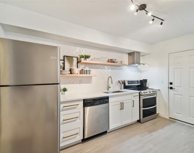 6422 S Adelia Avenue - Photo Thumbnail 1