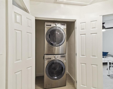 6422 S Adelia Avenue - Photo Thumbnail 8