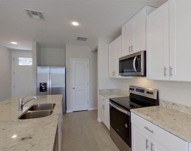140 Holly Bank Avenue - Photo Thumbnail 5