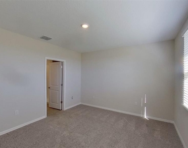 140 Holly Bank Avenue - Photo Thumbnail 11