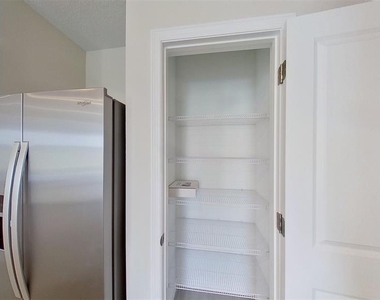140 Holly Bank Avenue - Photo Thumbnail 8