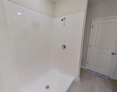 140 Holly Bank Avenue - Photo Thumbnail 16