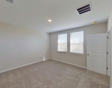 140 Holly Bank Avenue - Photo Thumbnail 12