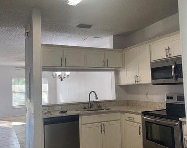 6308 Bayside Key Drive - Photo Thumbnail 10