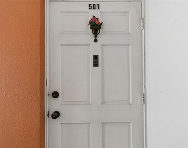 6960 20th Avenue N - Photo Thumbnail 4