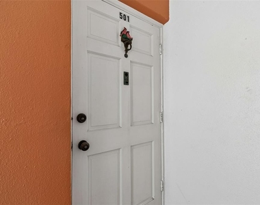 6960 20th Avenue N - Photo Thumbnail 3