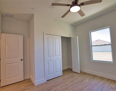 289 Boundary Boulevard - Photo Thumbnail 21