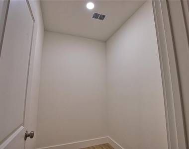 289 Boundary Boulevard - Photo Thumbnail 26