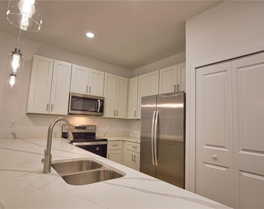 289 Boundary Boulevard - Photo Thumbnail 12