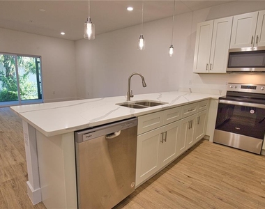 289 Boundary Boulevard - Photo Thumbnail 11