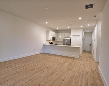 289 Boundary Boulevard - Photo Thumbnail 32