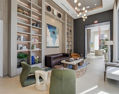 275 1st Avenue S - Photo Thumbnail 3