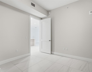 275 1st Avenue S - Photo Thumbnail 72