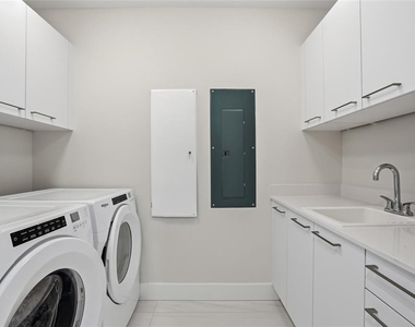 275 1st Avenue S - Photo Thumbnail 74