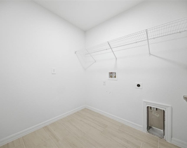 2509 Victorious Falls Avenue - Photo Thumbnail 21