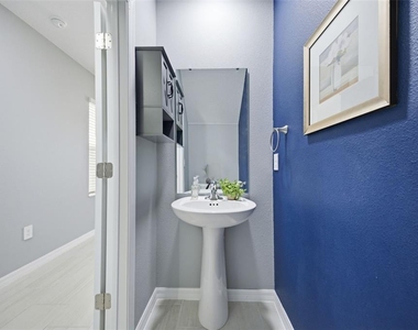 2509 Victorious Falls Avenue - Photo Thumbnail 10