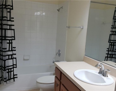 3909 45th Terrace W - Photo Thumbnail 8