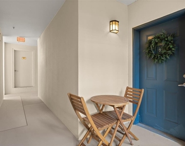 100 4th Avenue S - Photo Thumbnail 2